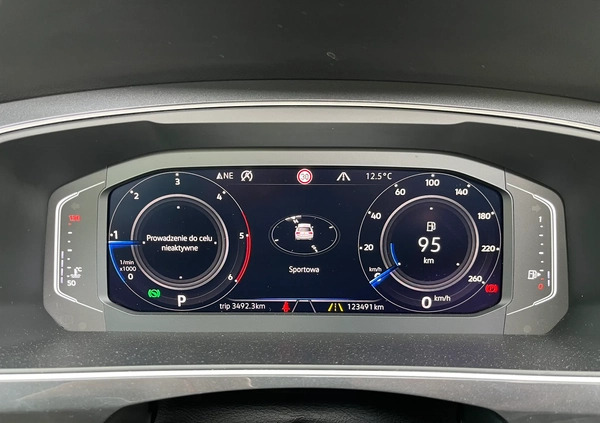 Volkswagen Tiguan cena 119999 przebieg: 123200, rok produkcji 2018 z Wołów małe 326